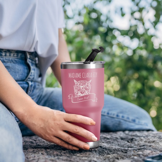Mug isotherme rose avec gravure pour une prof pour la fin de l'année