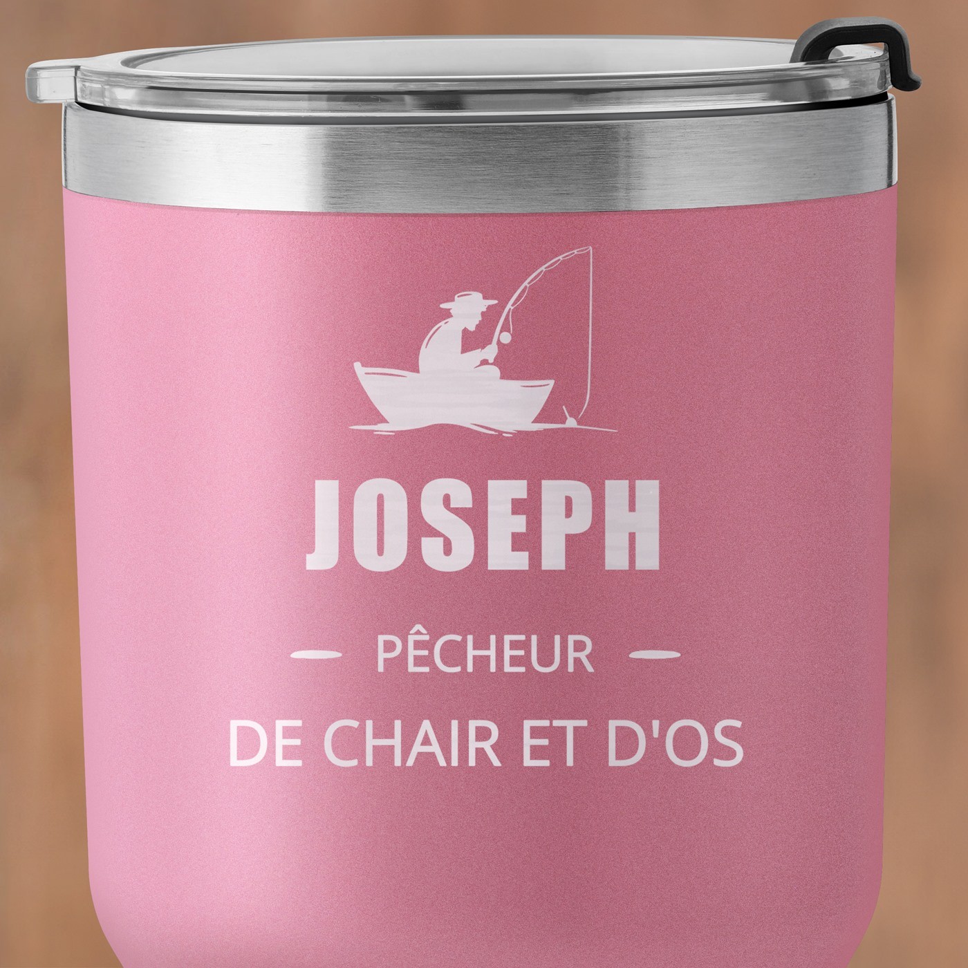 Mug isotherme rose avec gravure pour un pêcheur