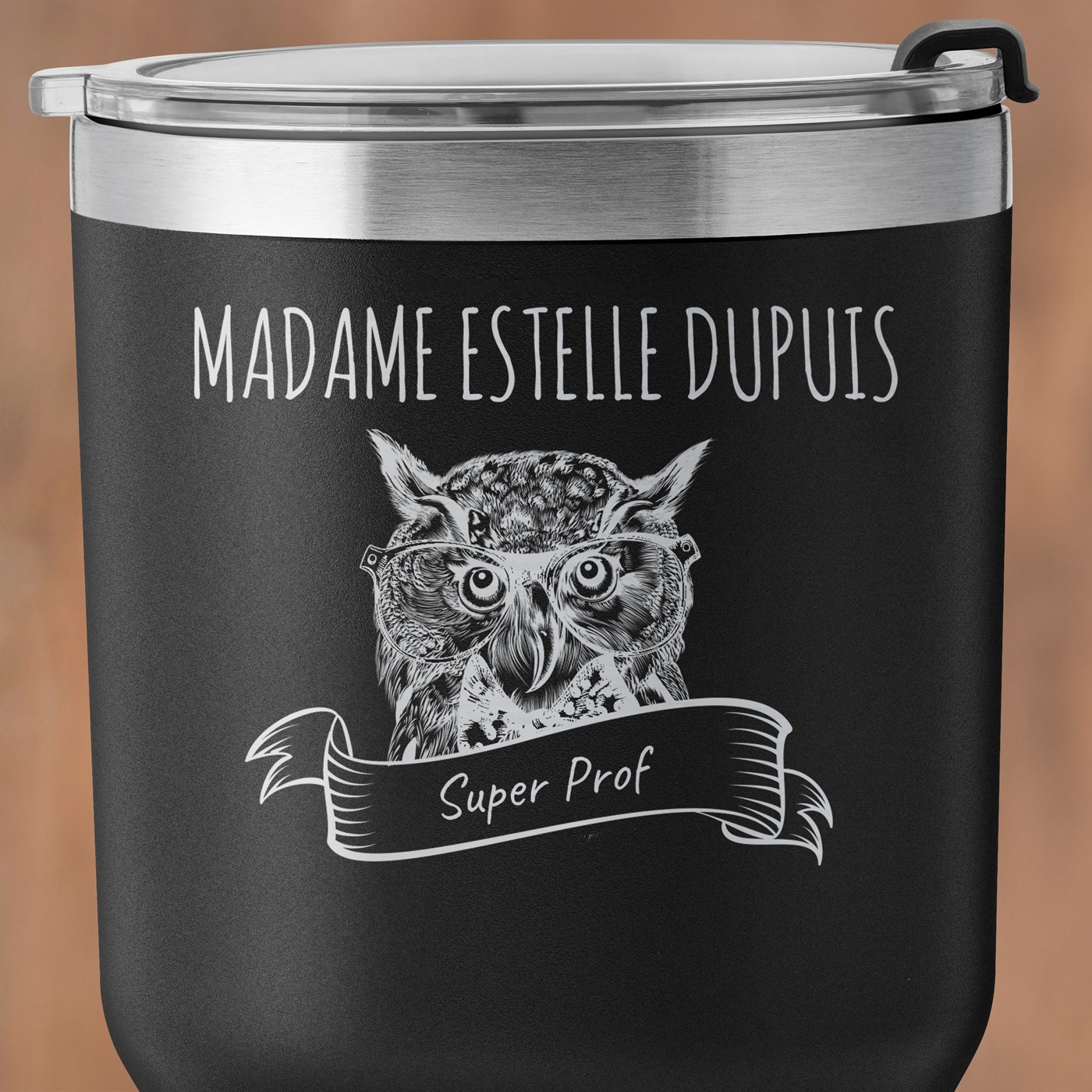 Mug isotherme noir avec gravure pour une prof