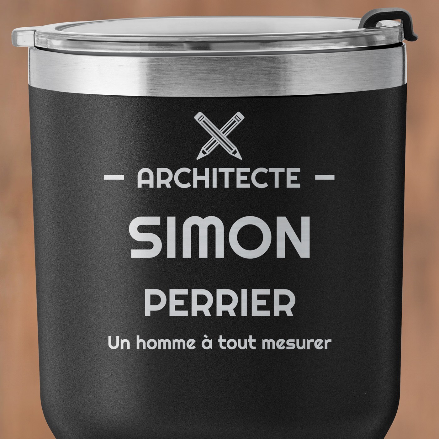 Mug isotherme noir personnalisé pour l'anniversaire d'un collègue