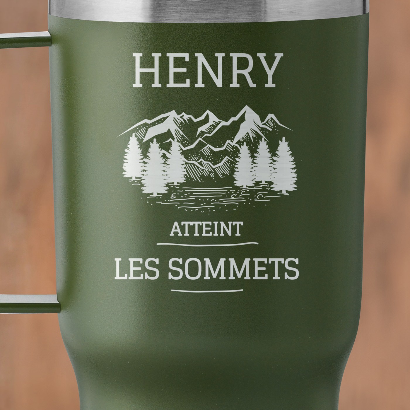 Mug de voyage vert personnalisé pour l'anniversaire d'un fan des montagnes