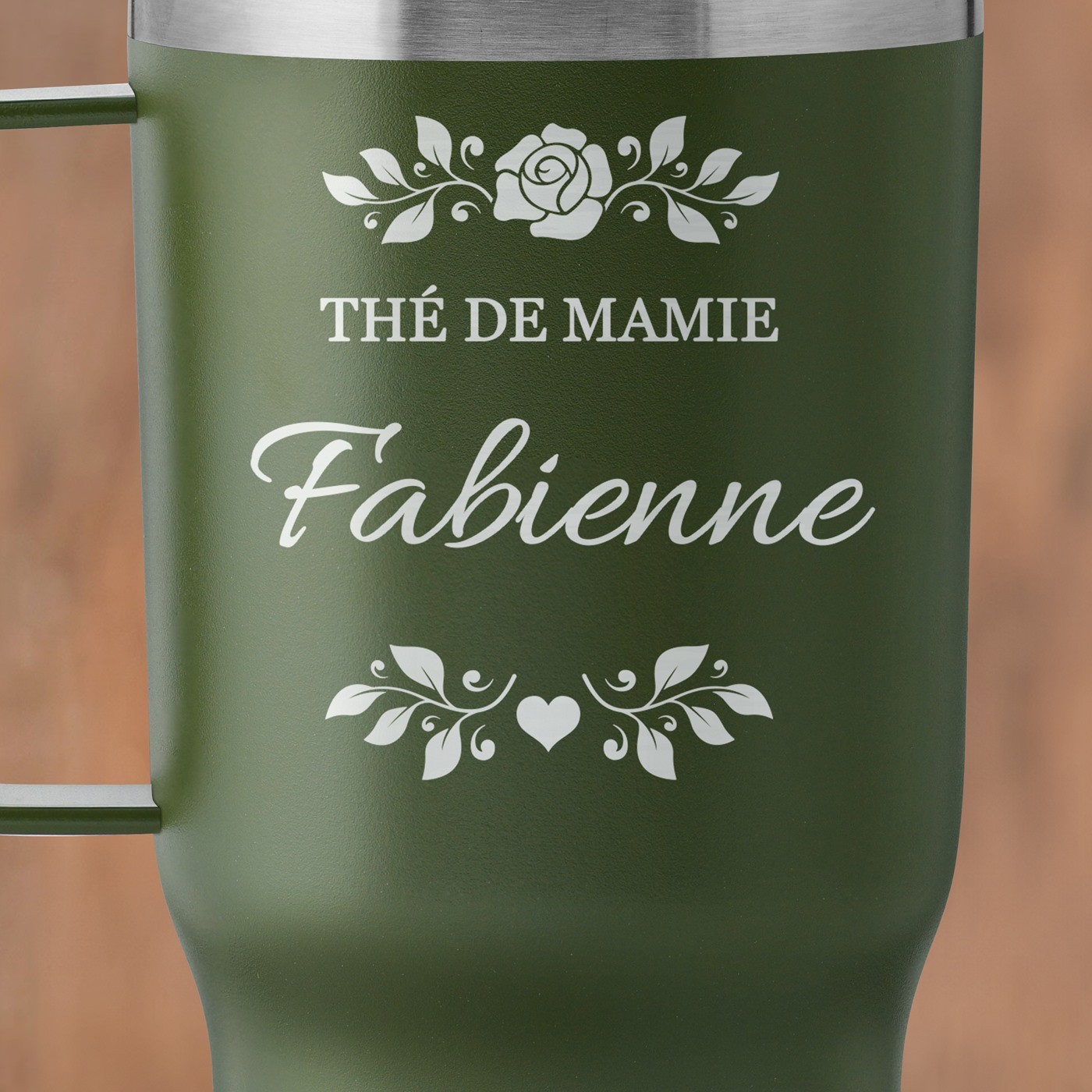 Mug de voyage vert avec gravure pour la fête des grands-mères