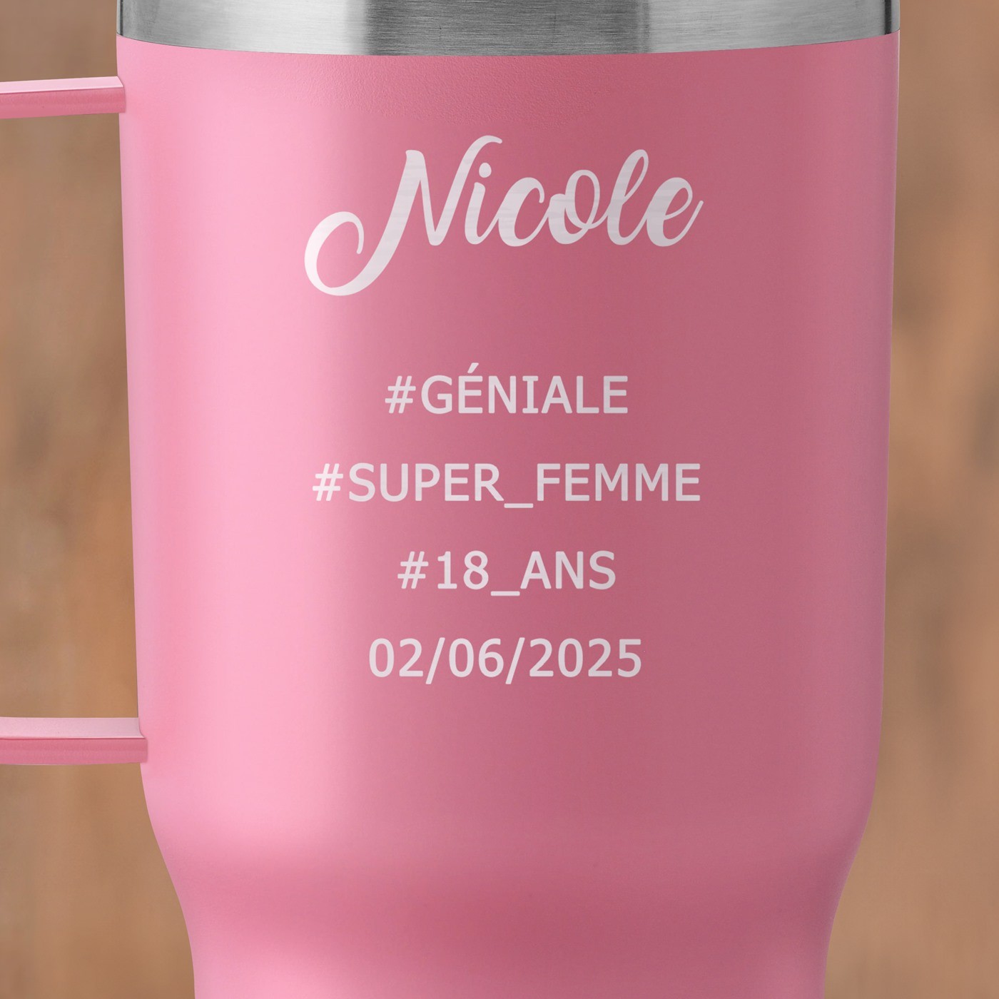Mug thermique rose avec gravure pour une copine pour ses 18 ans