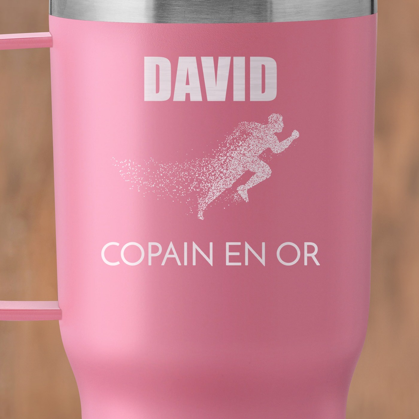 Mug thermique rose avec gravure pour l'anniversaire d'un copain