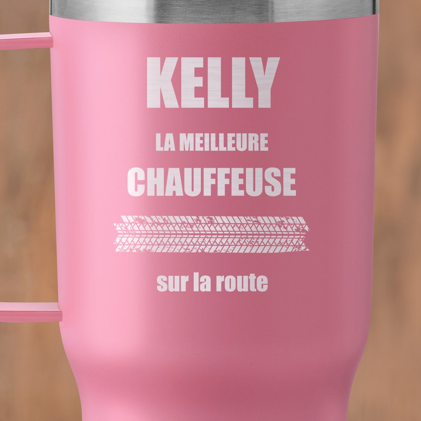 Mug thermique rose personnalisé pour l'anniversaire d'une chauffeuse