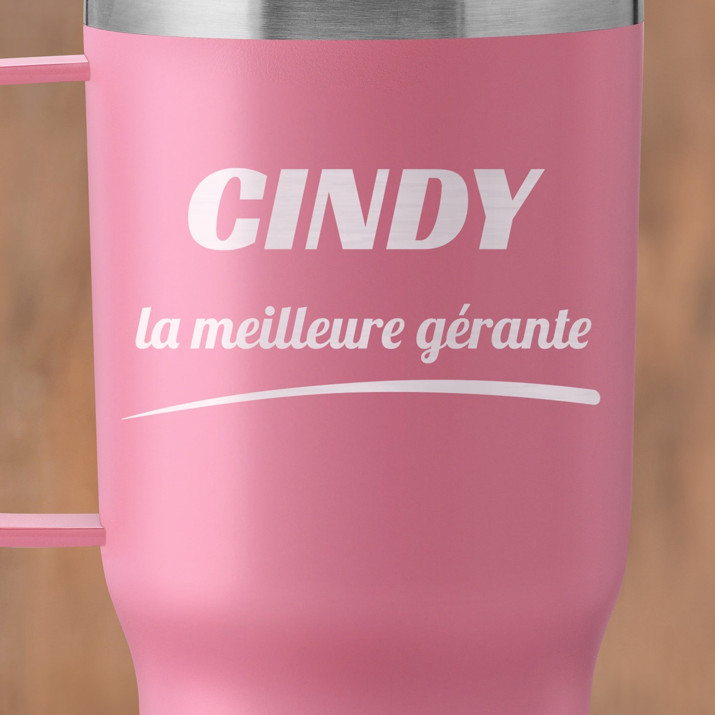 Mug thermique rose avec gravure pour une patronne