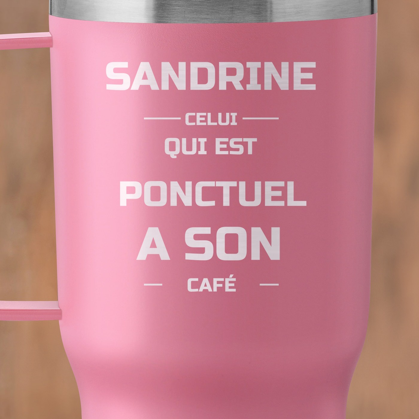 Mug thermique rose personnalisé pour mamie pour son anniversaire