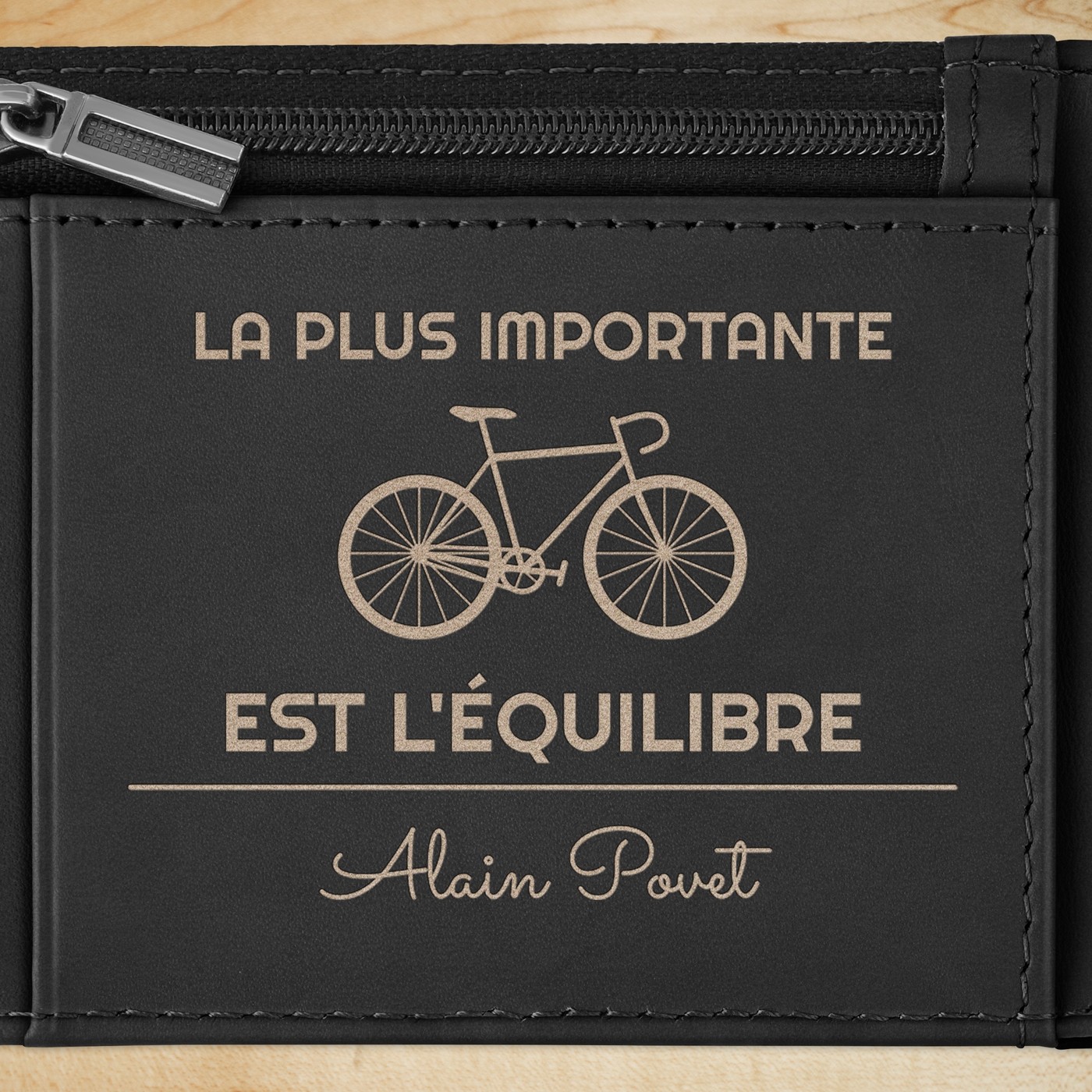 Portefeuille Slim en cuir noir lisse personnalisé pour un homme pour sa retraite