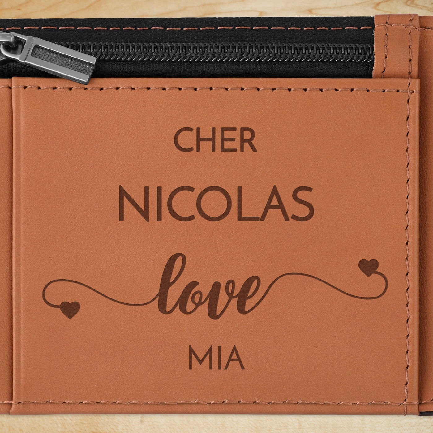 Portefeuille Slim en cuir noir lisse avec intérieur brun personnalisé pour un copain pour la Saint-Valentin