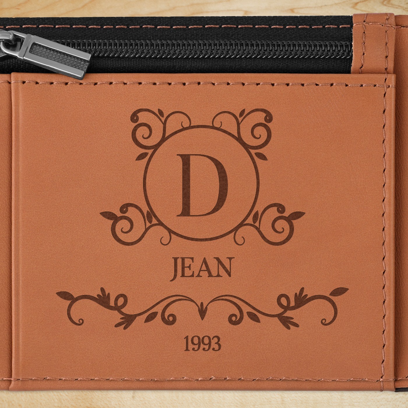 Portefeuille Slim en cuir noir lisse avec intérieur brun personnalisé pour un l'anniversaire d'un copain