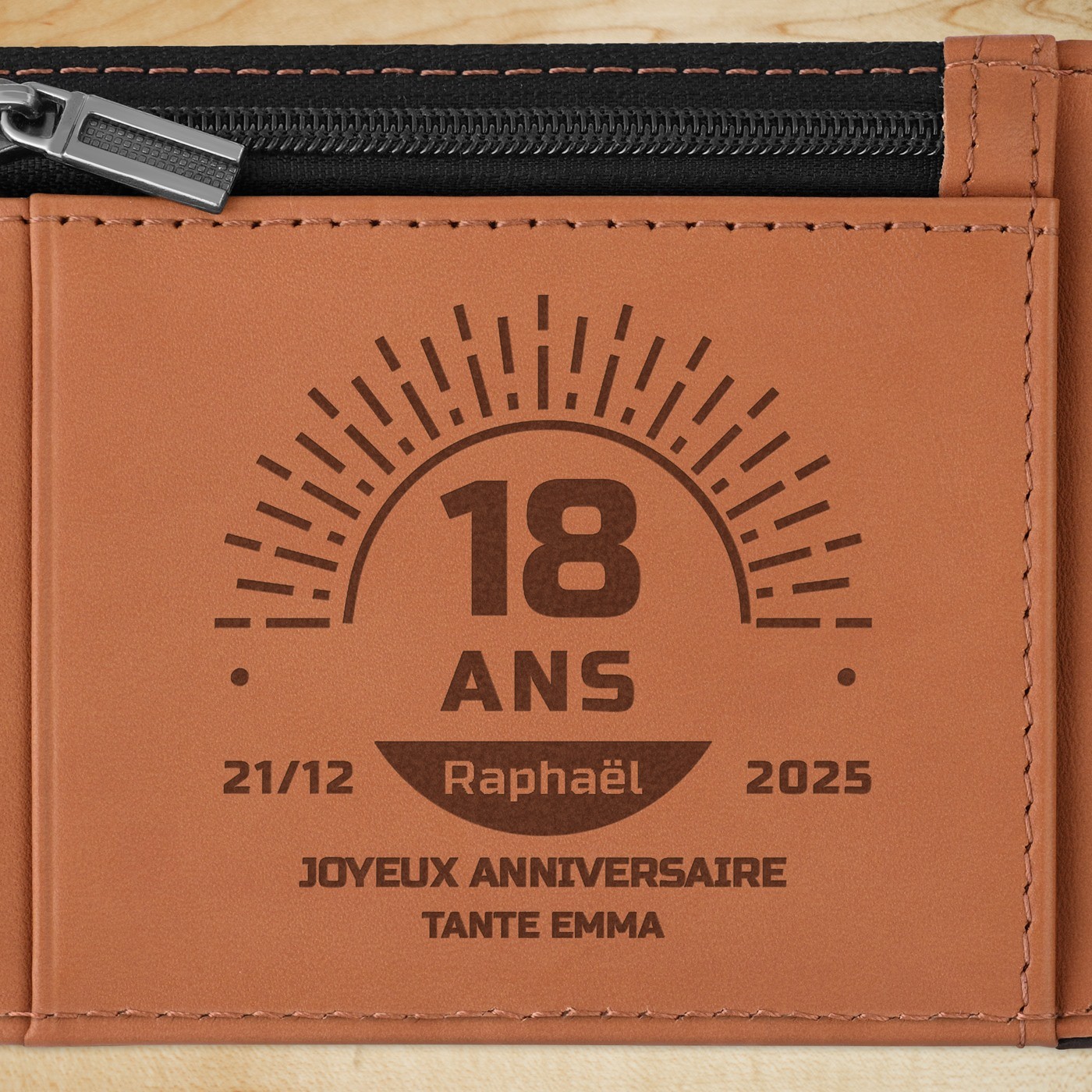 Portefeuille Slim en cuir noir lisse avec intérieur brun personnalisé pour un neveu pour ses 18 ans