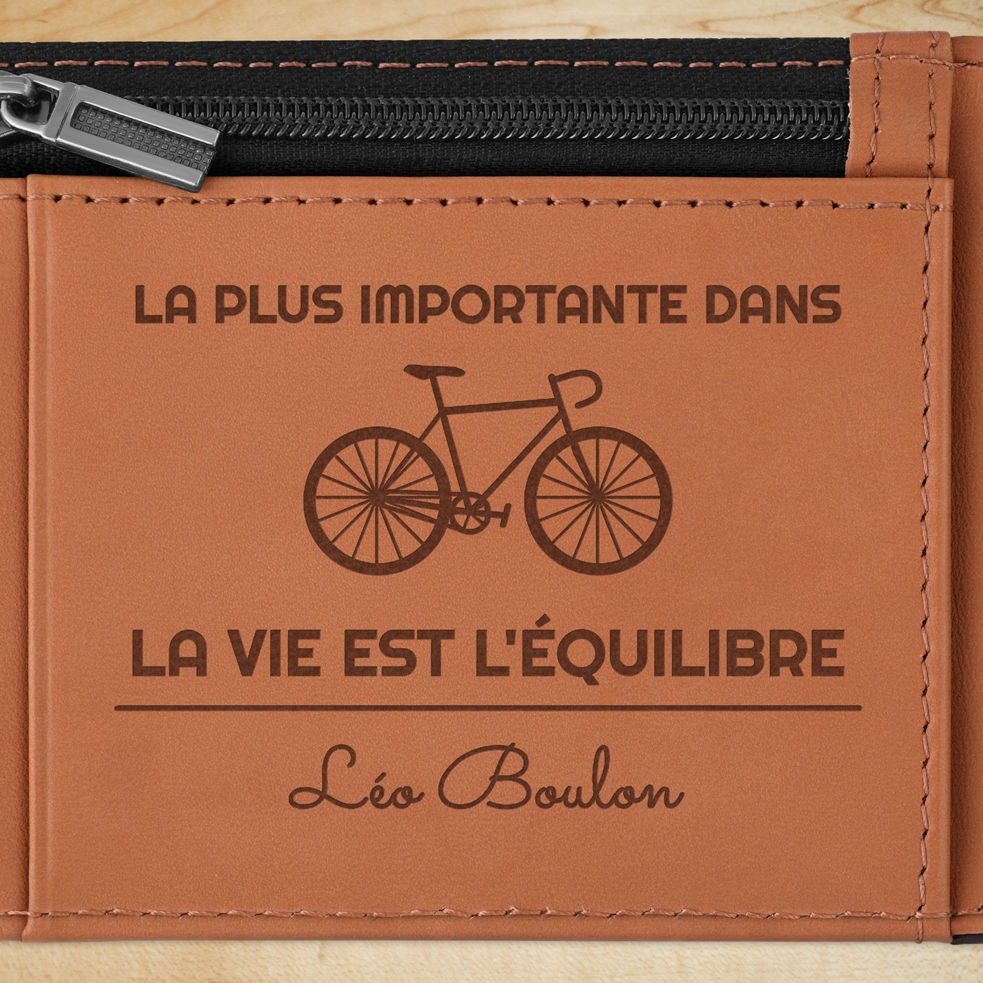 Portefeuille Slim en cuir noir lisse avec intérieur brun avec gravure pour l'anniversaire d'un cycliste