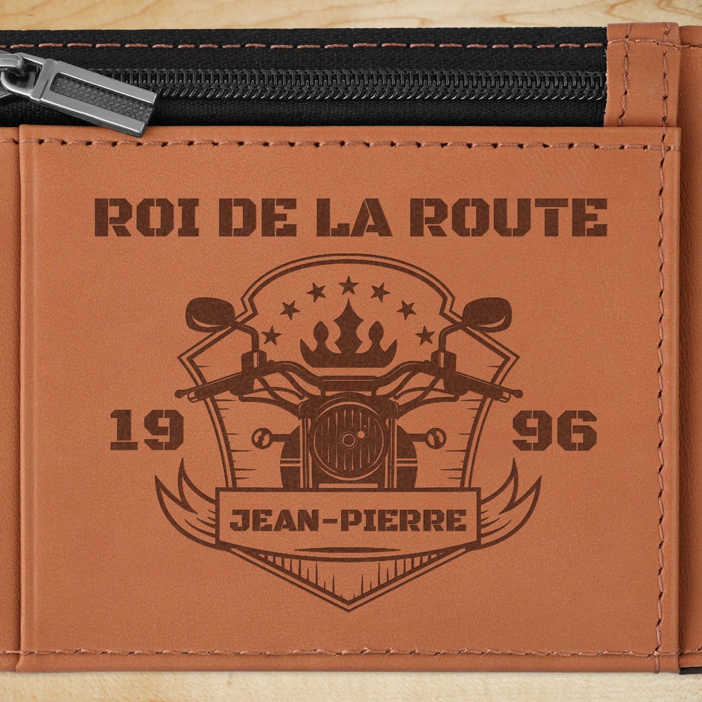Portefeuille Slim en cuir noir lisse avec intérieur brun avec gravure pour l'anniversaire d'un parrain
