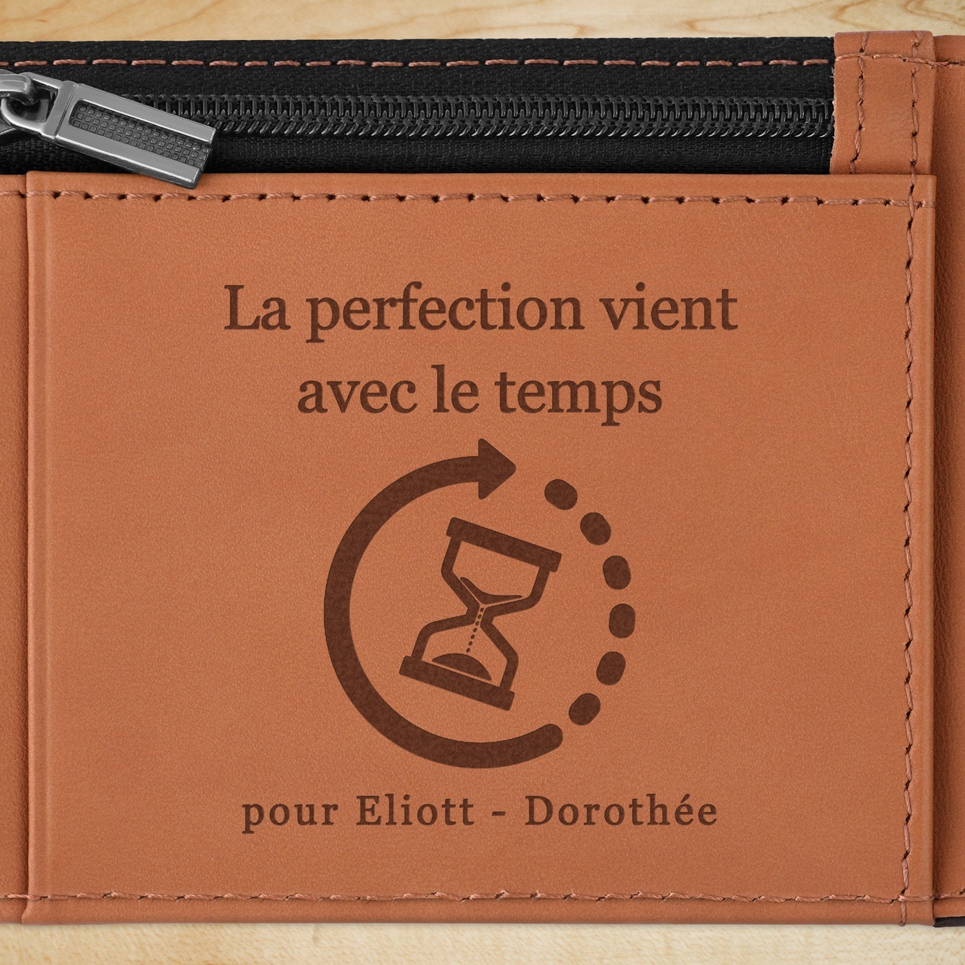Portefeuille Slim en cuir noir lisse avec intérieur brun avec gravure pour l'anniversaire d'un mari
