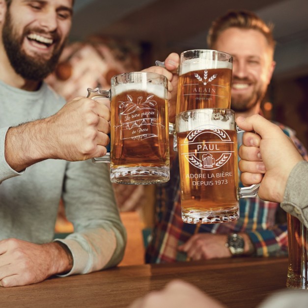 Verre à bière avec personnalisation pour l'anniversaire d'un parrain