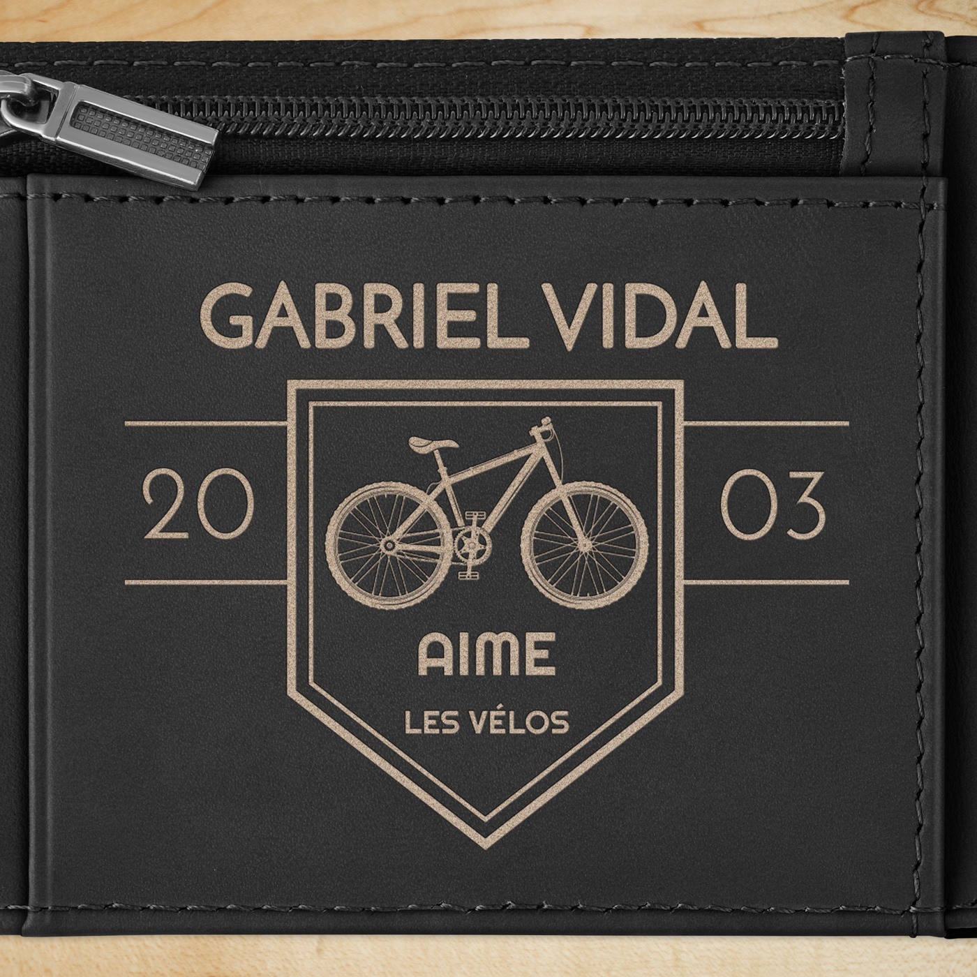 Portefeuille Slim en cuir noir carbone personnalisé pour l'anniversaire d'un cycliste