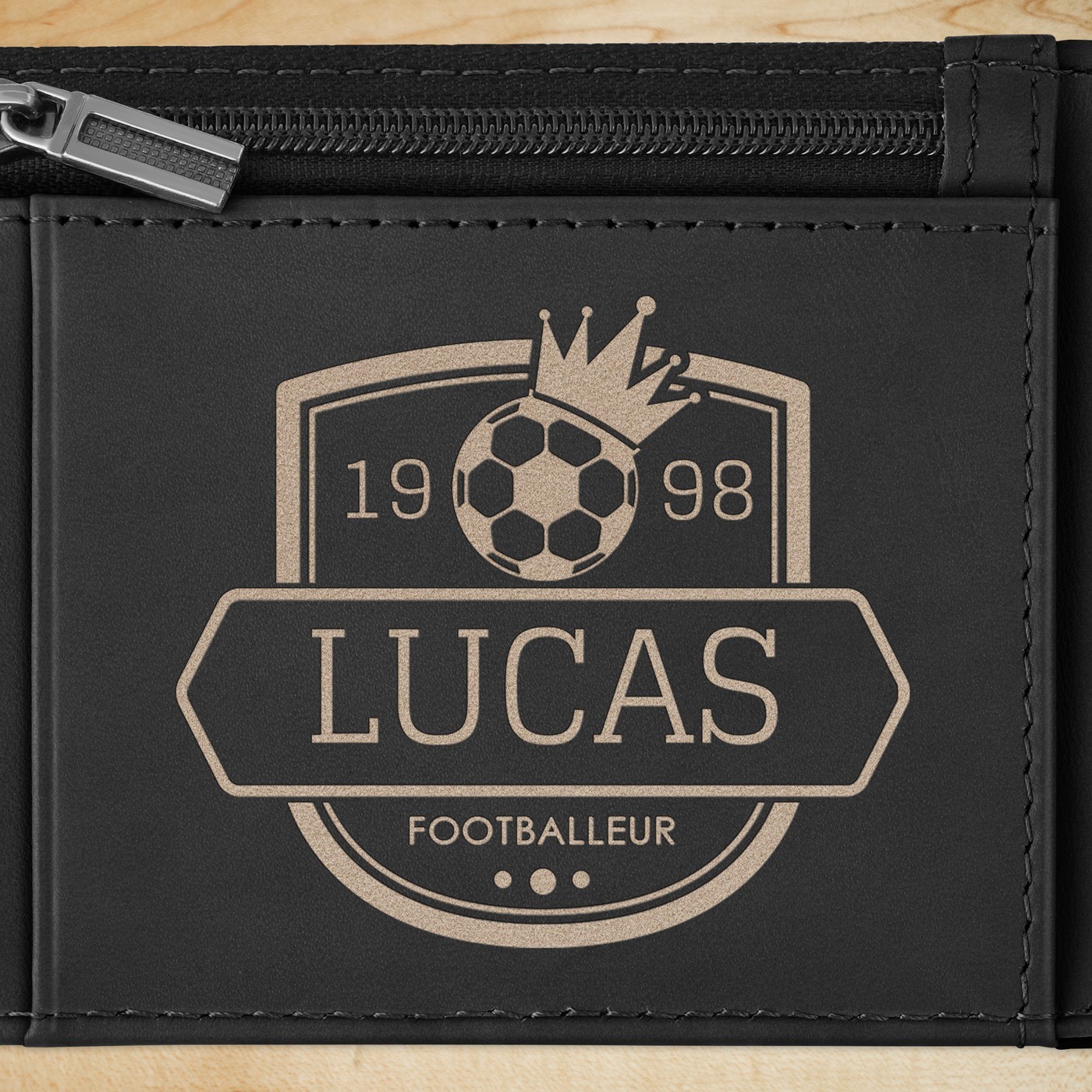 Portefeuille Slim en cuir noir carbone avec gravure pour l'anniversaire d'un cousin