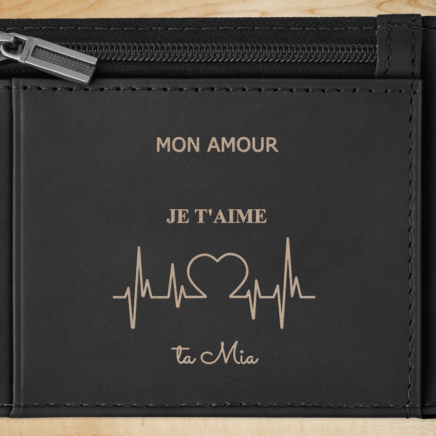 Portefeuille Slim en cuir noir carbone avec gravure pour un homme pour l'anniversaire de mariage