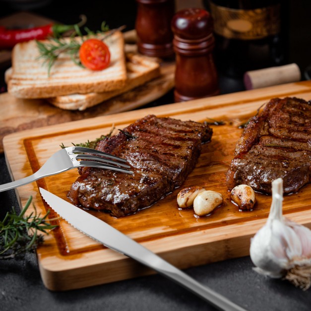 Couverts à steak pour 6 personnes dans un coffret en bois gravé pour lui