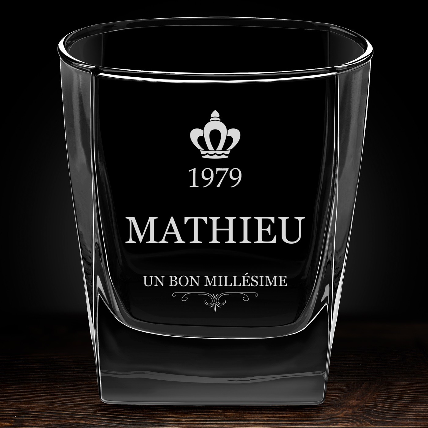 Verre à whisky avec gravure pour un bon millésime