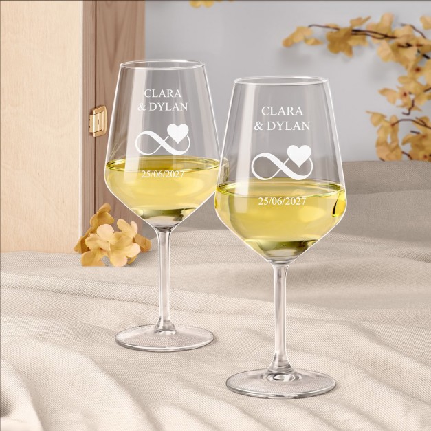 Set de 2 verres à vin gravés dans un élégant coffret personnalisé pour couple