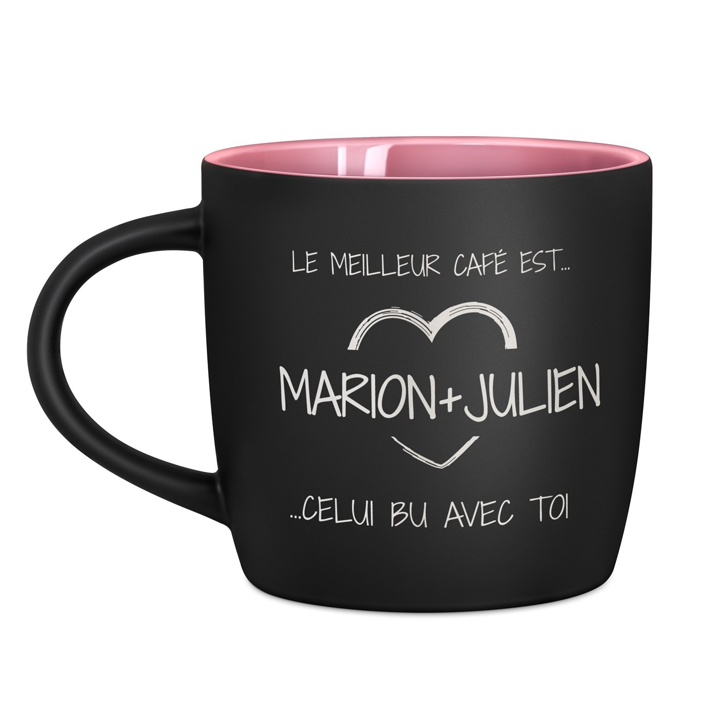 Tasse en céramique noire mate et fond rose avec gravure pour un couple pour l'anniversaire de mariage