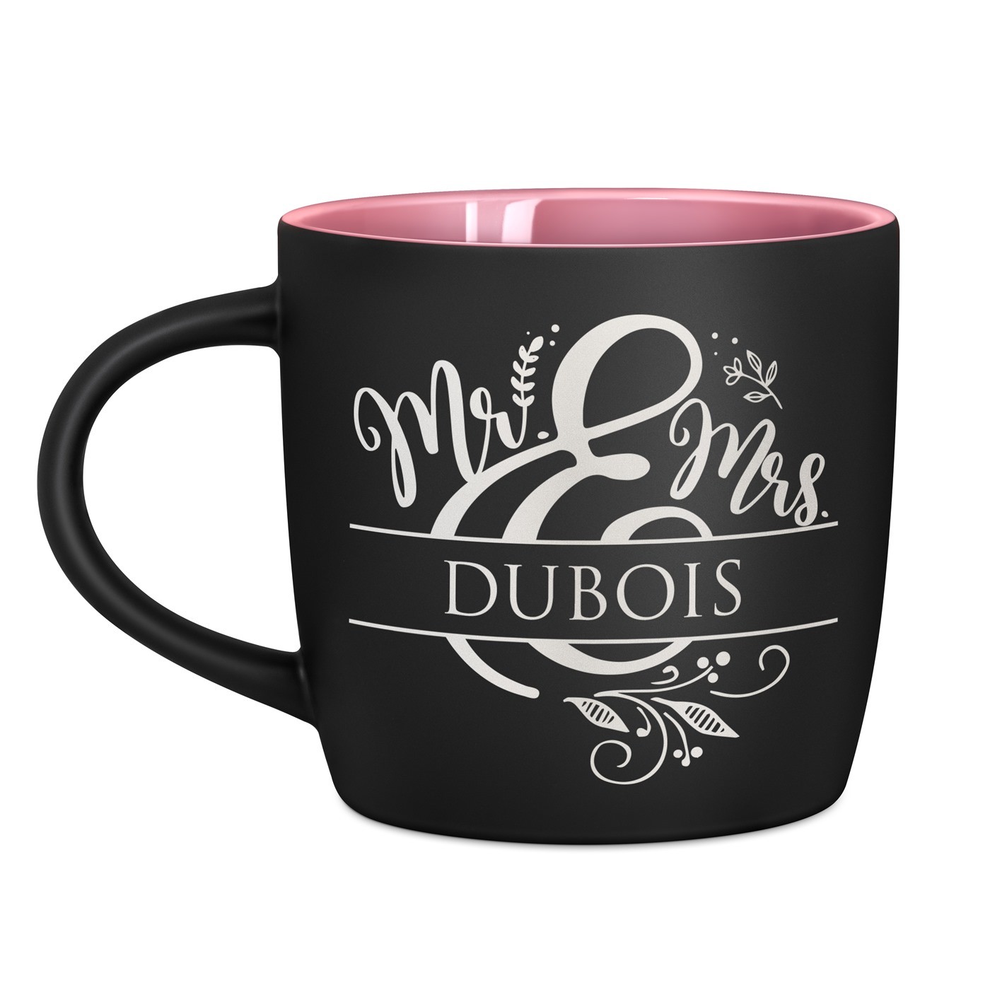 Tasse en céramique noire mate et fond rose avec personnalisation pour un couple pour une crémaillère