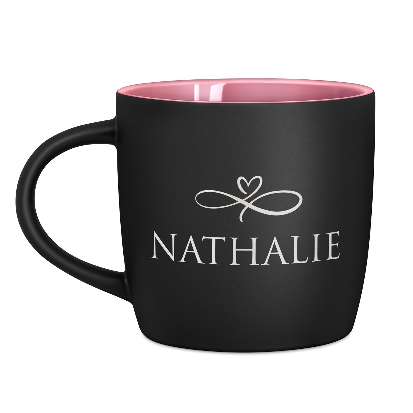 Tasse en céramique noire mate et fond rose avec gravure pour l'anniversaire d'une femme