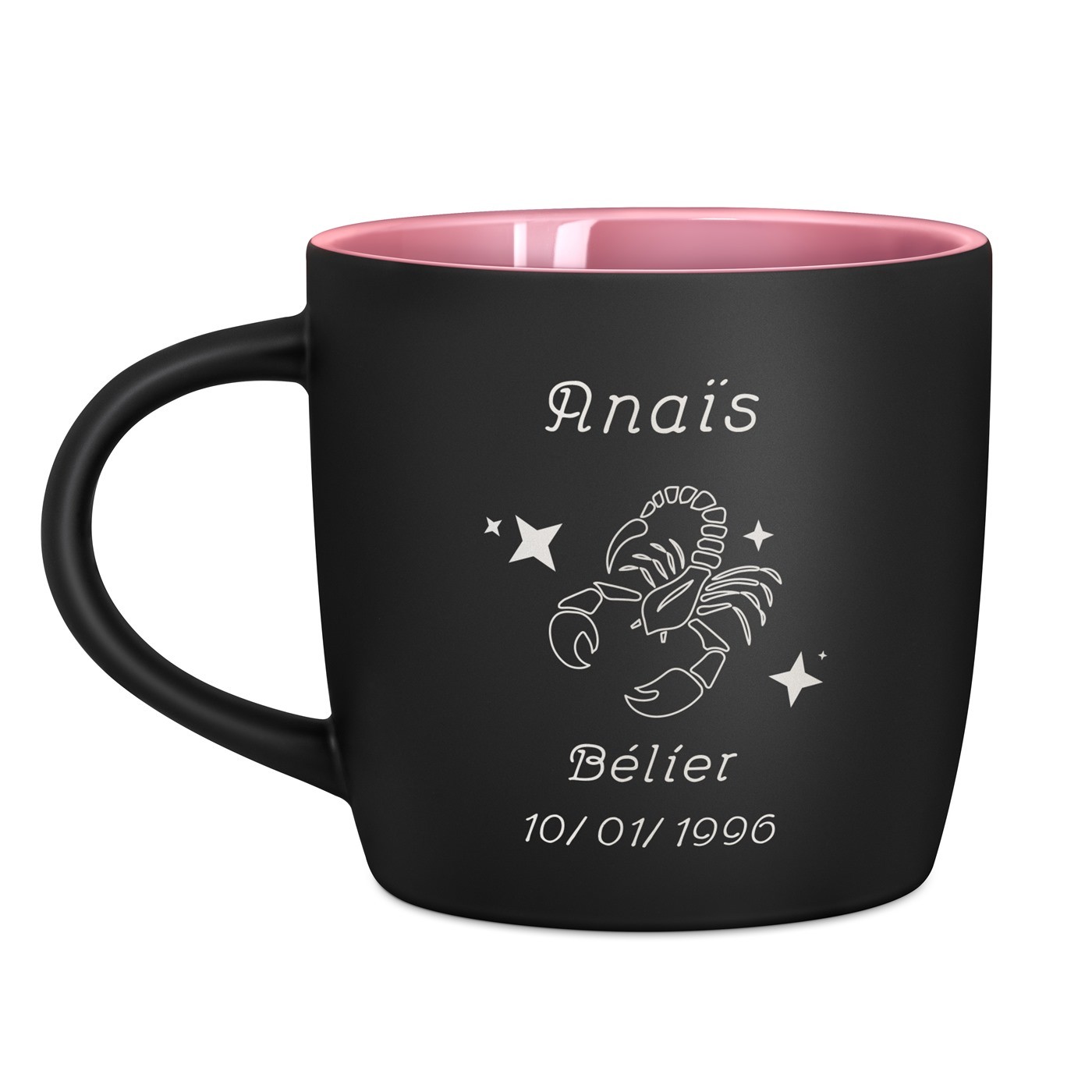 Tasse en céramique noire mate et fond rose avec gravure pour l'anniversaire d'une copine