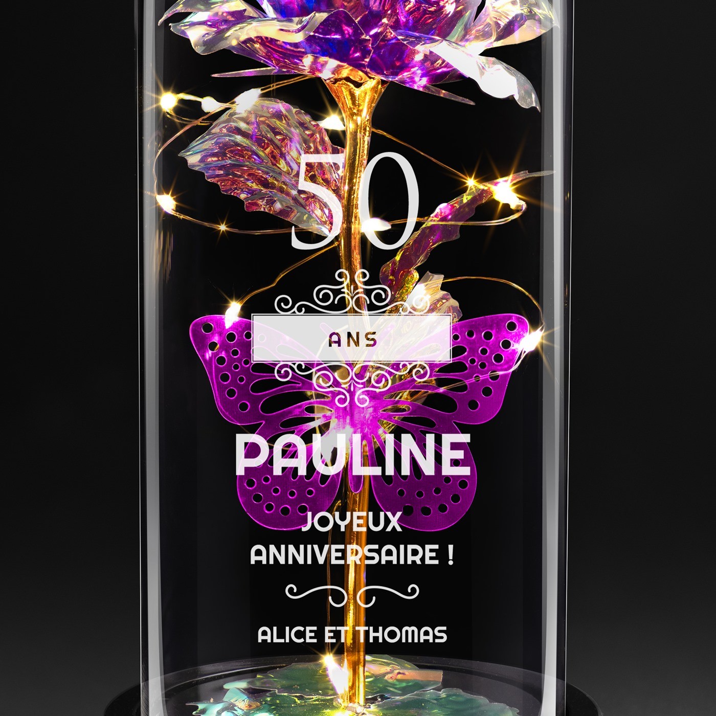 Rose éternelle violette sous cloche en verre avec gravure et lumière LED pour le 50e anniversaire d'une maman