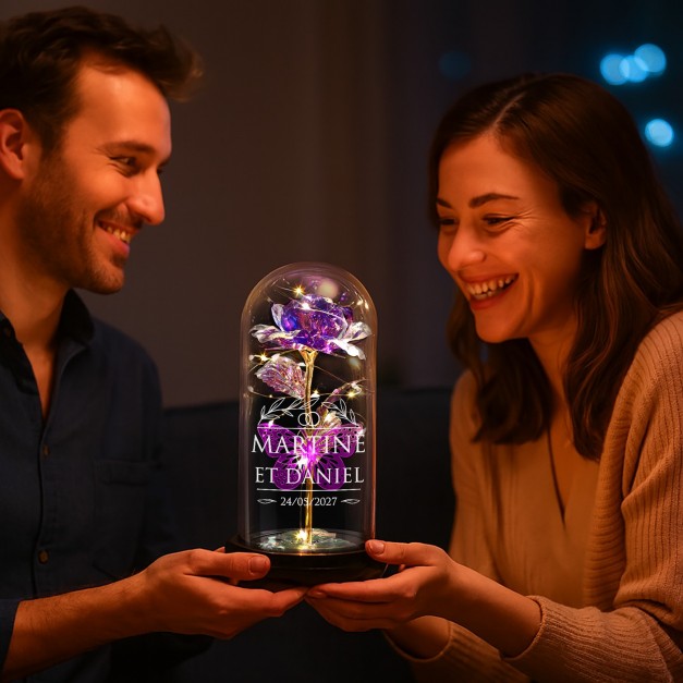 Rose éternelle violette personnalisée sous cloche en verre avec lumière LED pour un couple pour mariage