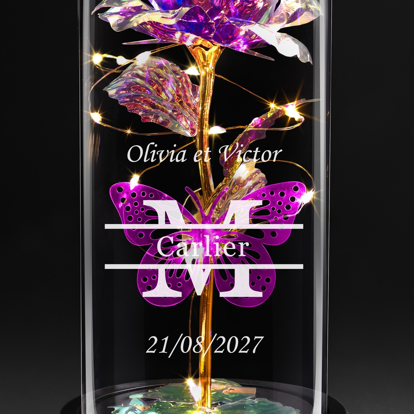 Rose éternelle violette sous cloche en verre avec gravure et lumière LED pour elle et pour lui pour mariage