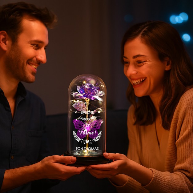 Rose éternelle violette sous cloche en verre avec gravure et lumière LED pour une épouse pour la Saint-Valentin
