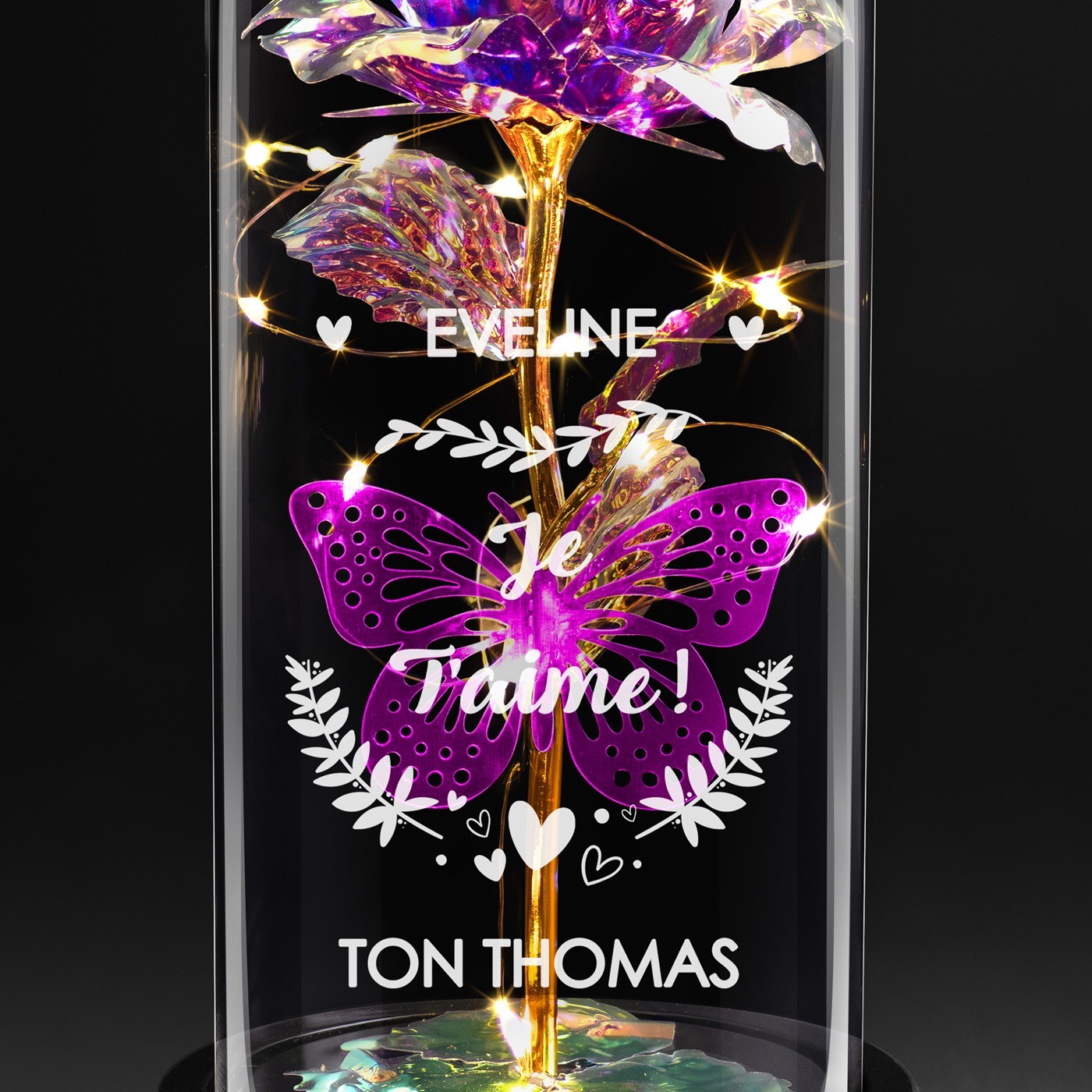 Rose éternelle violette sous cloche en verre avec gravure et lumière LED pour une épouse pour la Saint-Valentin