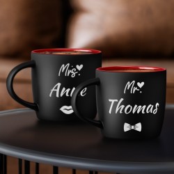 Set de 2 tasses noires et fond rouge en céramique avec personnalisation pour amoureux couple elle et lui mariage