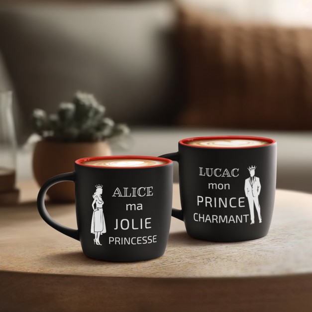 Set de 2 tasses noires et fond rouge en céramique avec personnalisation pour couple conte de fées