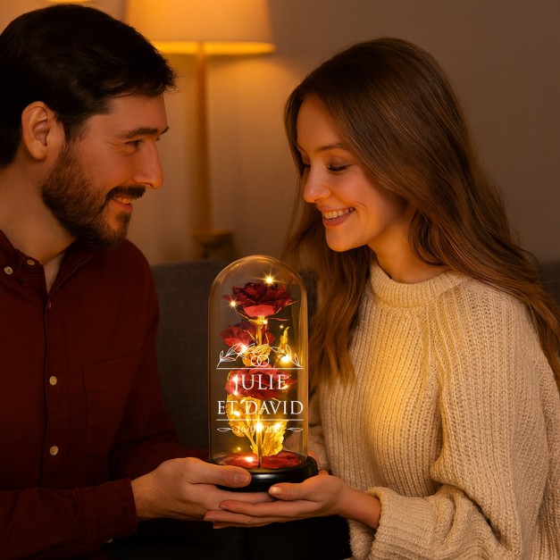 Rose éternelle rouge personnalisée sous cloche en verre avec lumière LED pour un couple pour mariage
