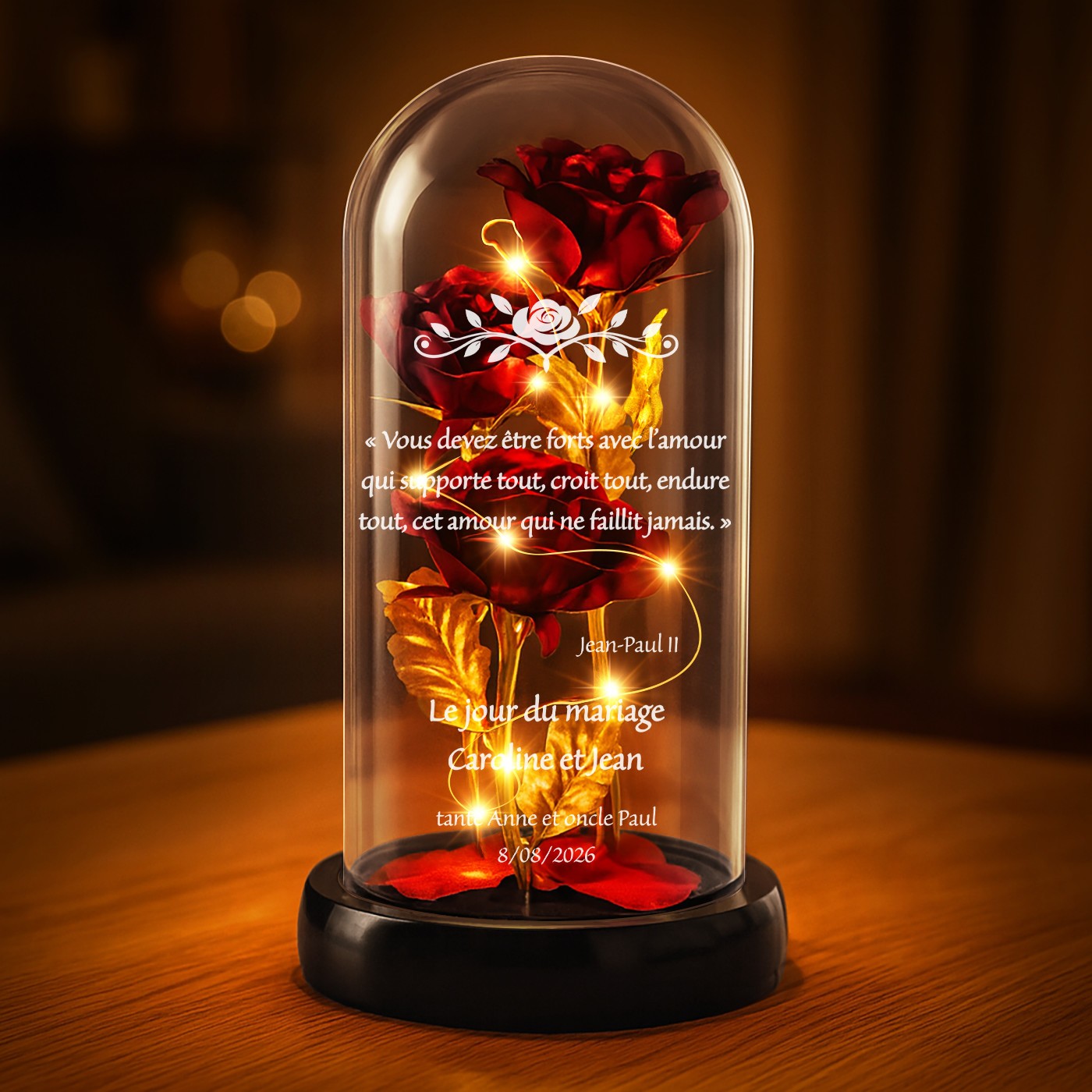 Rose éternelle rouge sous cloche en verre avec gravure et lumière LED pour des jeunes mariés