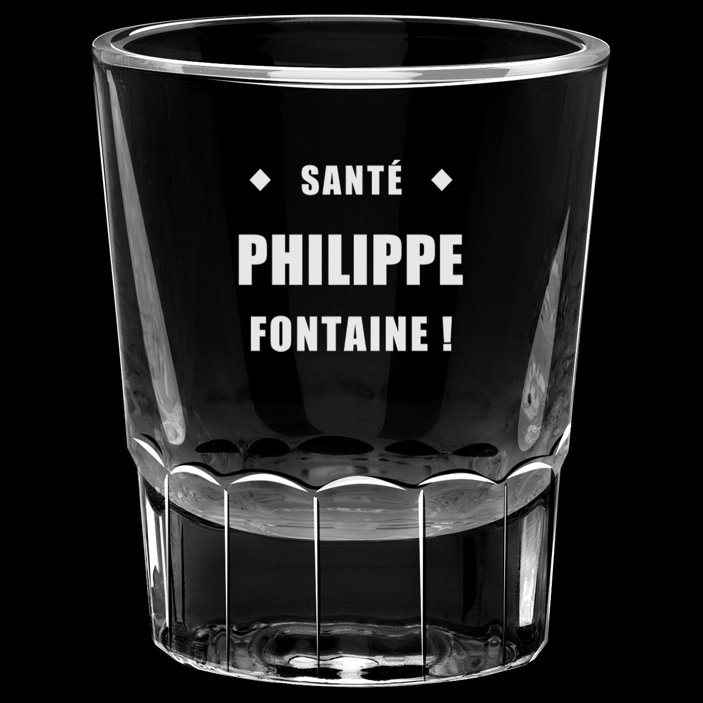 Carafe dans une voiture en bois avec 2 verres personnalisés pour l'anniversaire d'un copain