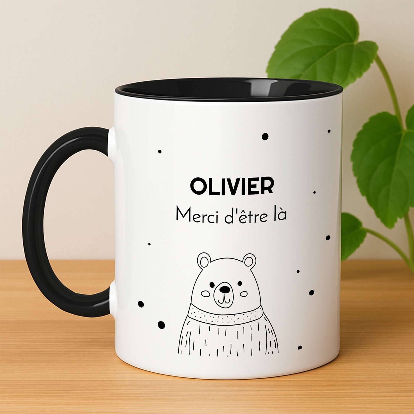 Tasse en céramique blanche et fond noir avec personnalisation pour l'anniversaire d'un ami