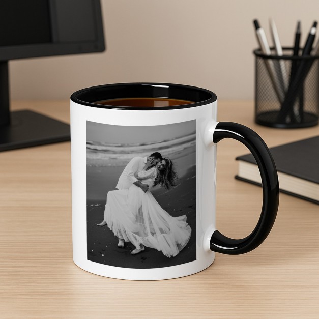 Tasse en céramique blanche et fond noir personnalisée avec impression avec photo pour une épouse pour l'anniversaire de mariage