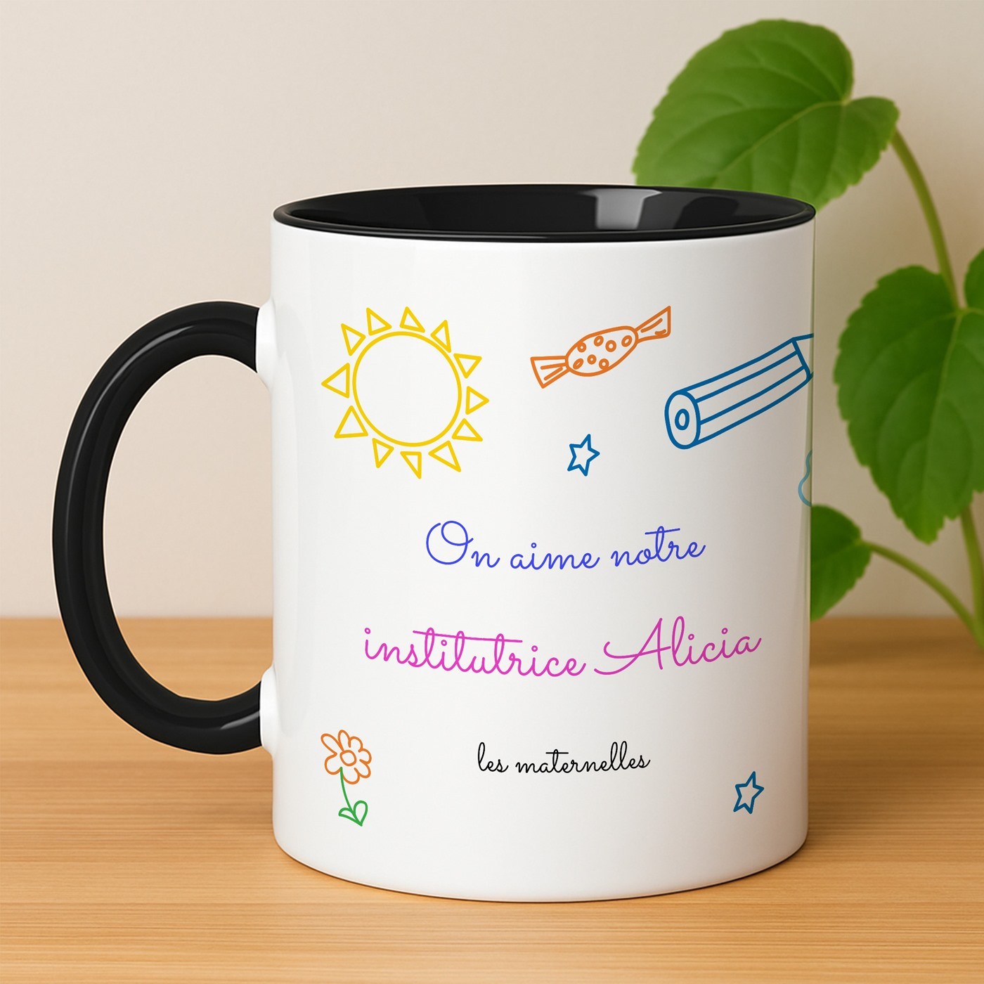 Tasse en céramique blanche et fond noir avec personnalisation pour une institutrice