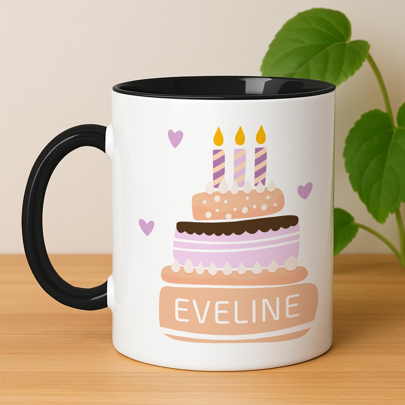 Tasse en céramique blanche et fond noir avec personnalisation pour l'anniversaire d'une filleule