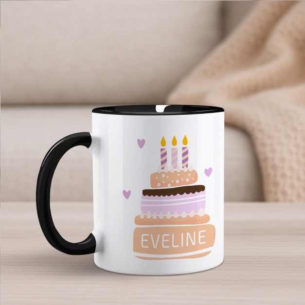 Tasse en céramique blanche et fond noir avec personnalisation pour l'anniversaire d'une filleule