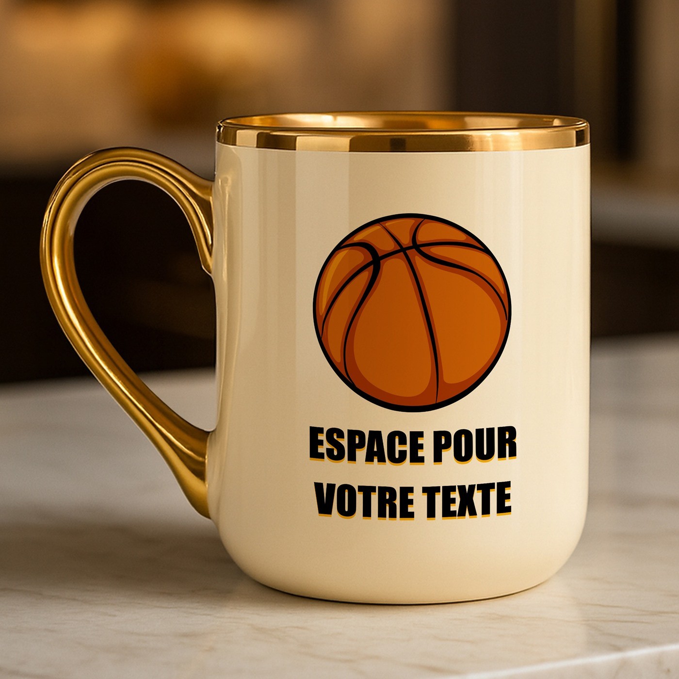 Tasse en céramique beige personnalisée avec bord et anse dorés avec impression pour l'anniversaire d'un entraîneur