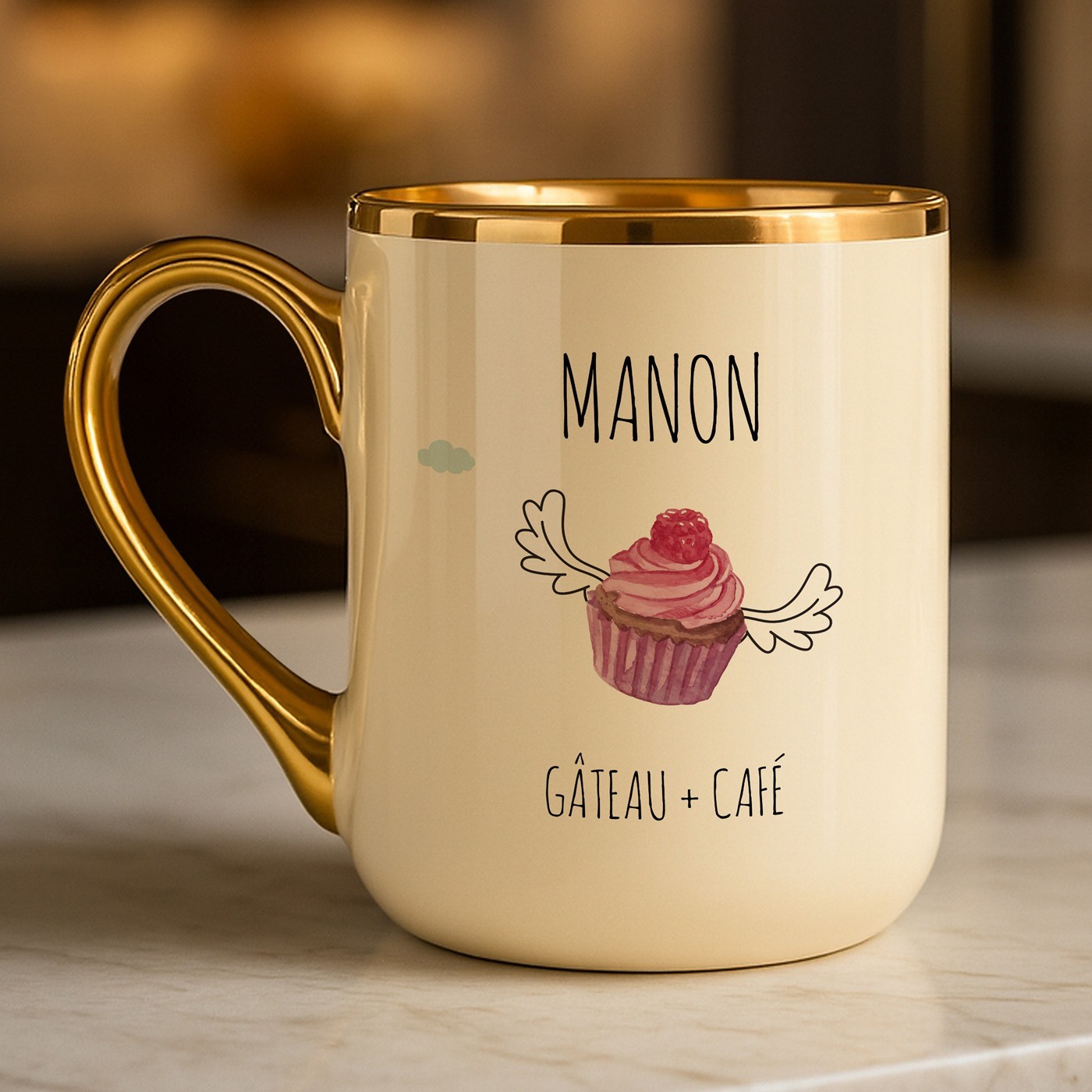 Tasse en céramique beige personnalisée avec bord et anse dorés avec impression pour l'anniversaire d'une femme