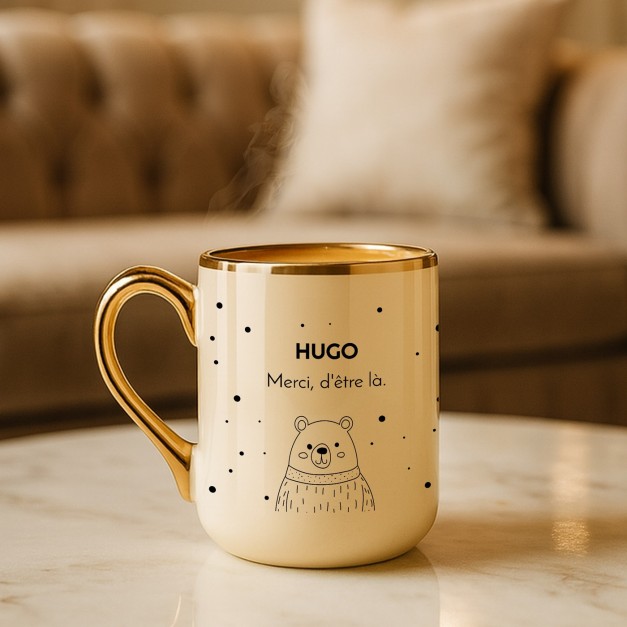Tasse en céramique beige avec bord et anse dorés avec personnalisation pour un mari pour l'anniversaire de mariage