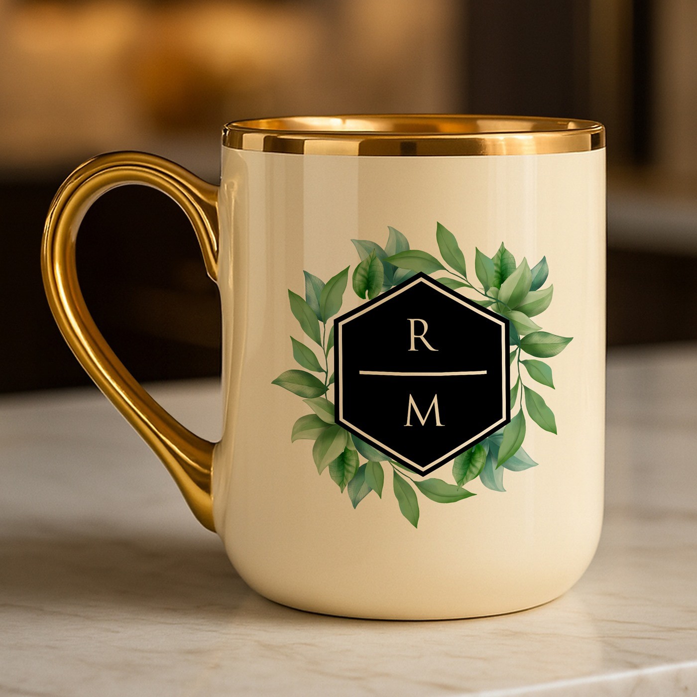 Tasse en céramique beige personnalisée avec bord et anse dorés avec impression pour elle ou pour lui pour la Saint-Valentin