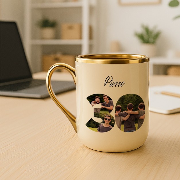 Tasse en céramique beige avec bord et anse dorés avec personnalisation avec photo pour le 30e anniversaire d'un ami