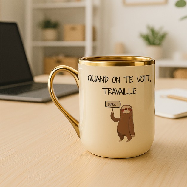 Tasse en céramique beige personnalisée avec bord et anse dorés avec impression pour l'anniversaire d'un paresseux